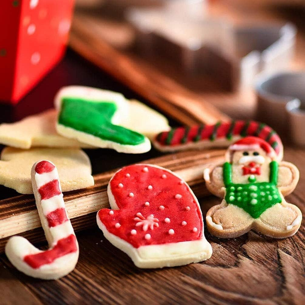 8PCS Christmas Cookie Cutters, Holiday Metal Cookie Cutters Christmas Shapes-Gingerbread, Christmas Tree, Snowflake, Santa Claus Cookie Cutter and More for Baking Xmas Holiday Party