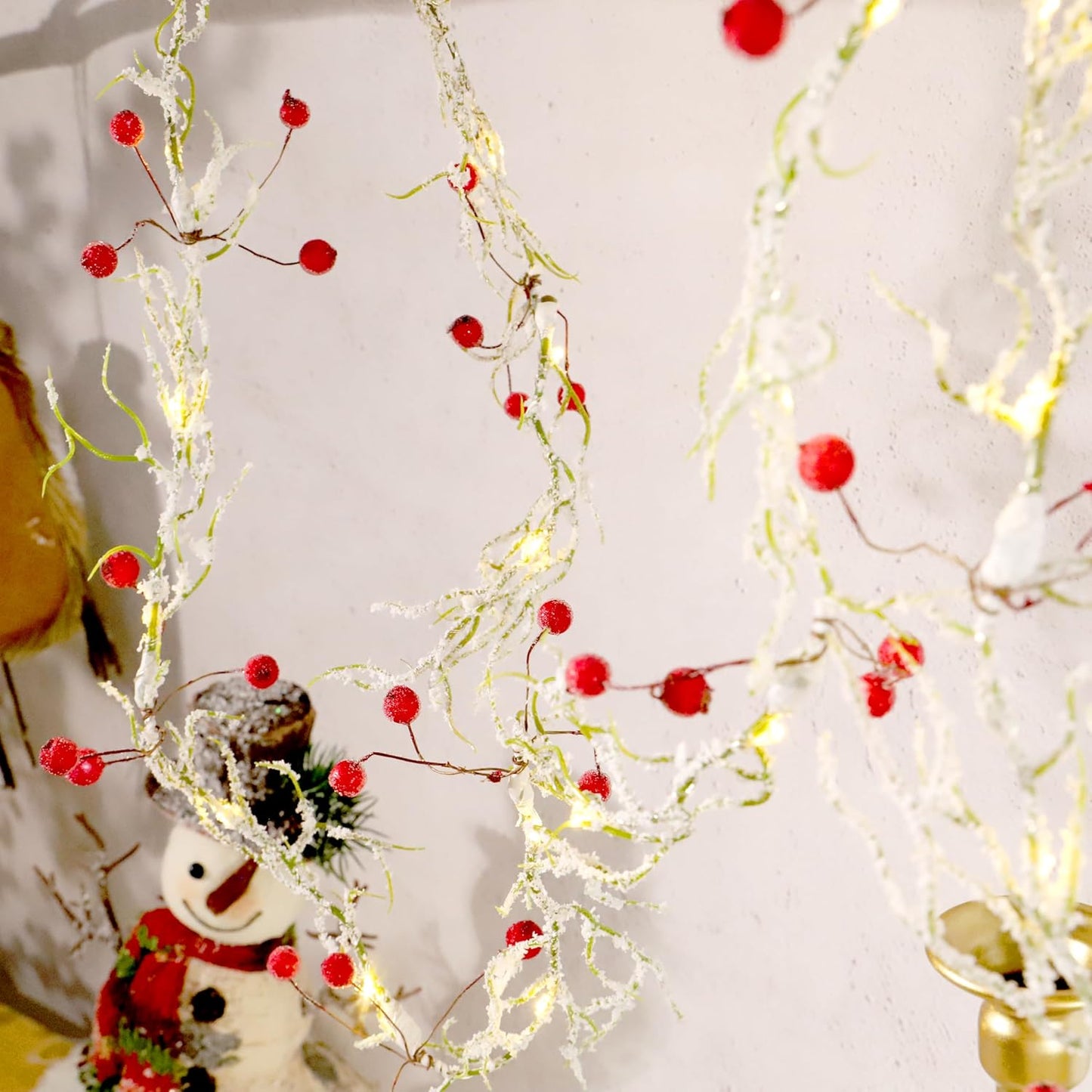 Snow White String Lights & Red Berry 6.5FT & 25Leds Delicate Christmas Garland with Lights Battery Operated with Remote Ideal for Indoor & Outdoor Decorations Mini Christmas Garland for Mantle