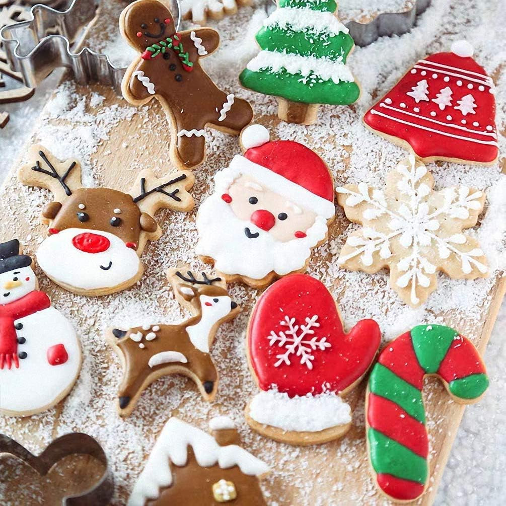 8PCS Christmas Cookie Cutters, Holiday Metal Cookie Cutters Christmas Shapes-Gingerbread, Christmas Tree, Snowflake, Santa Claus Cookie Cutter and More for Baking Xmas Holiday Party
