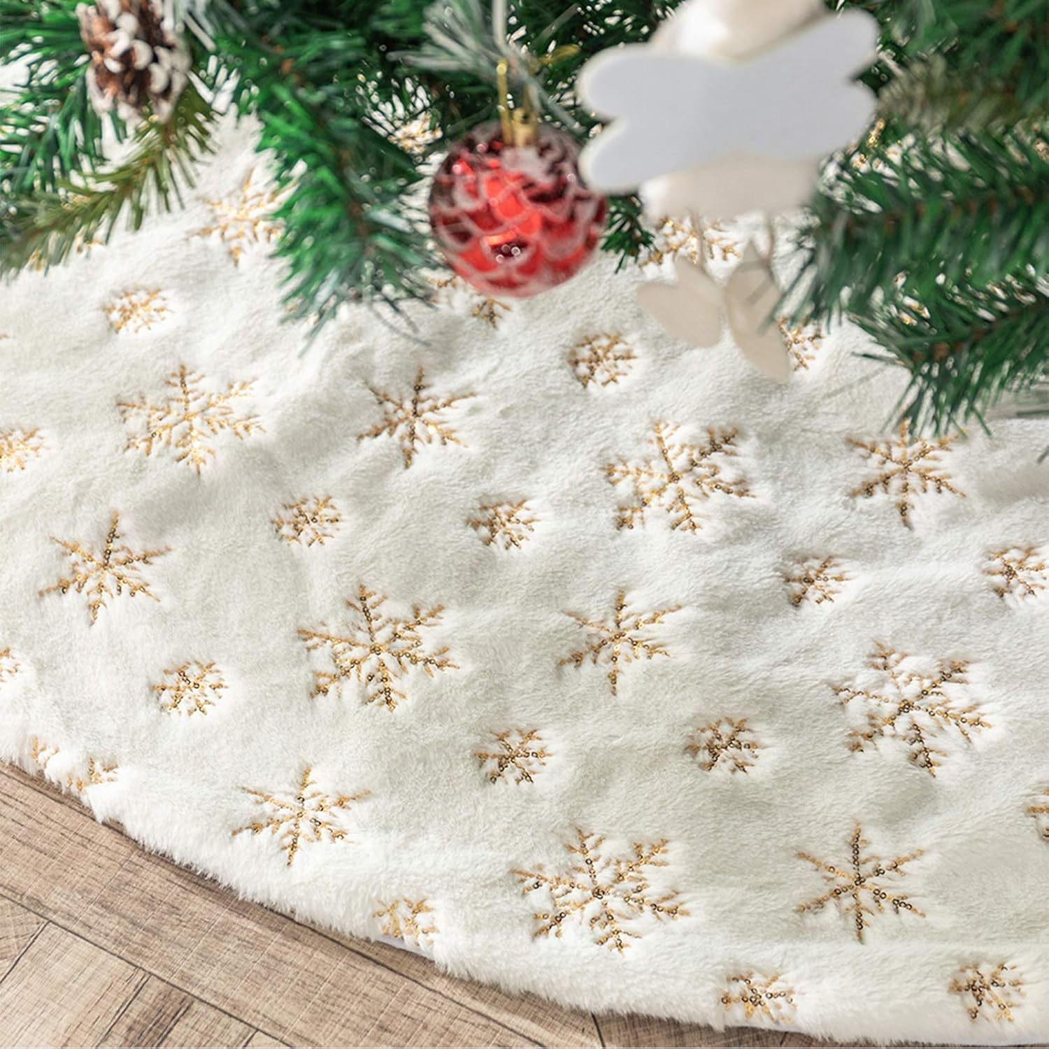 Plush Christmas Tree Skirts, 30 Inches Luxury Snowy White Faux Fur Xmas Tree Base Cover Mat with Gold Snowflakes for Xmas New Year Home Party Decorations (30 Inches, Gold)