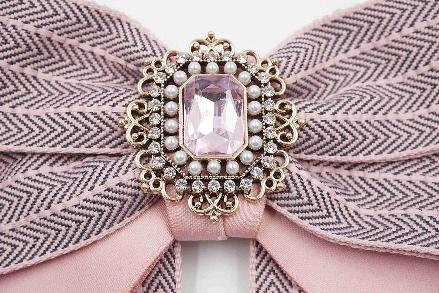 Cc Brooches for Women Fashion Pre-Tied Neck Tie Brooch Pin Bow Tie Patriotic Collar Jewelry Gift