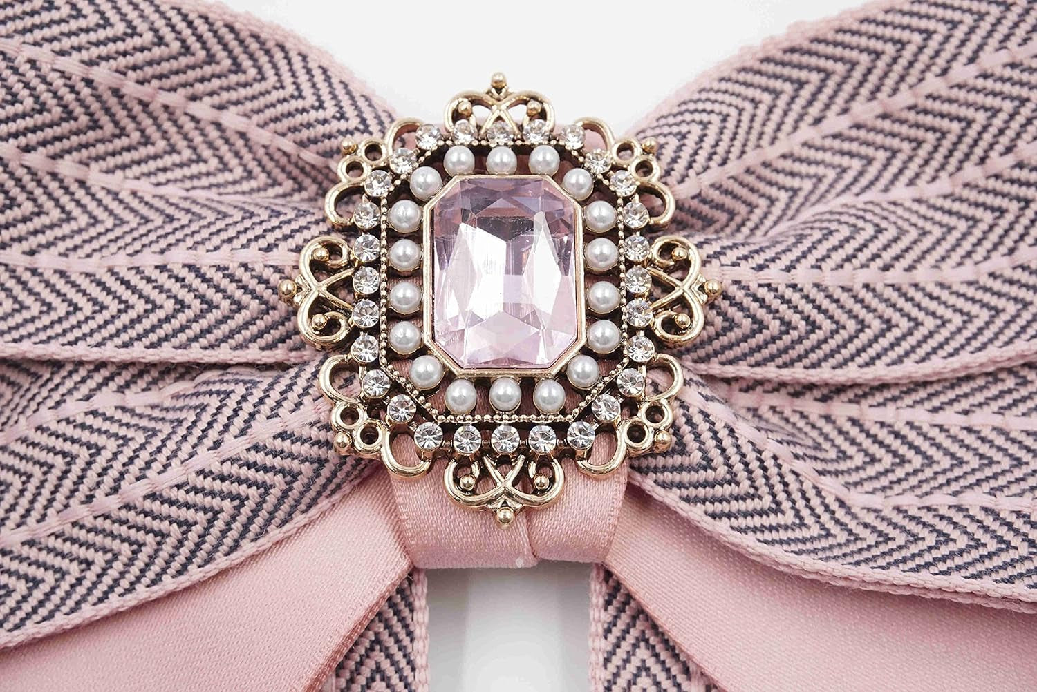 Cc Brooches for Women Fashion Pre-Tied Neck Tie Brooch Pin Bow Tie Patriotic Collar Jewelry Gift